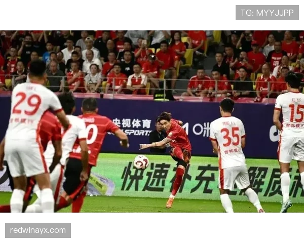 阿德耶米边路突破建功，助球队联赛取胜