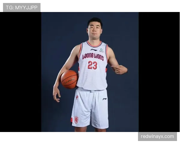 广州队新援首秀表现稳健,助力球队迎来胜利值得关注 广州队新援首秀表现稳健,助力球队迎来胜利值得关注